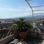 Casa 2 Sole - Mare - Montagna - Con Terrazza E Vista Suggestiva Apartman