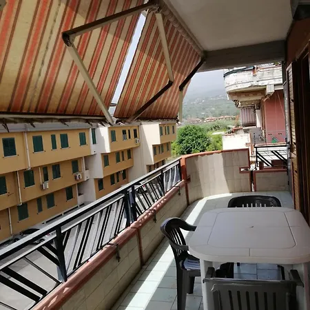 Daire Casa 2 Sole - Mare - Montagna - Con Terrazza E Vista Suggestiva